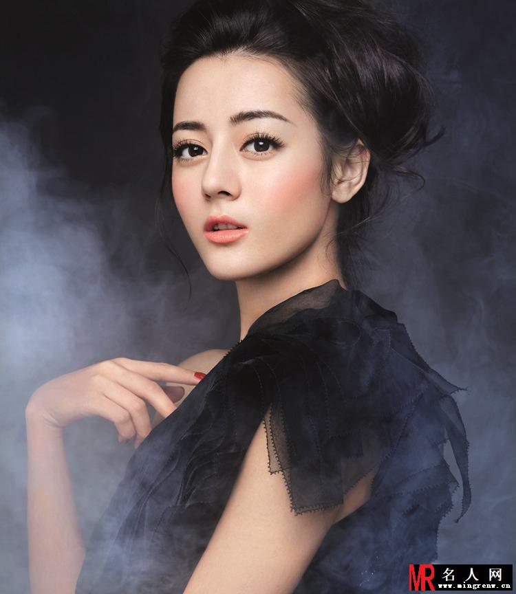 迪丽热巴魅惑写真曝光 梦幻氛围令人心醉(1)