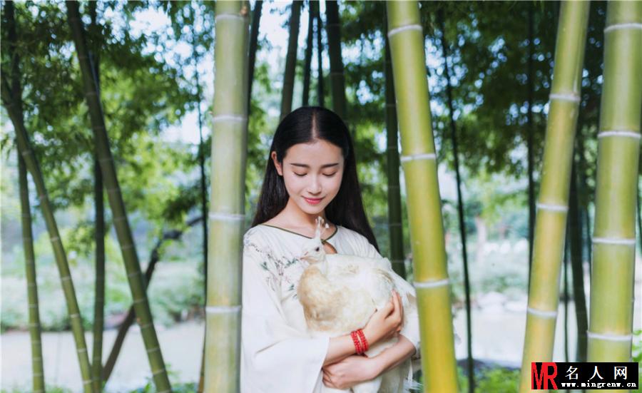张辛苑唯美写真曝光 白衣出镜宛若仙子(1)