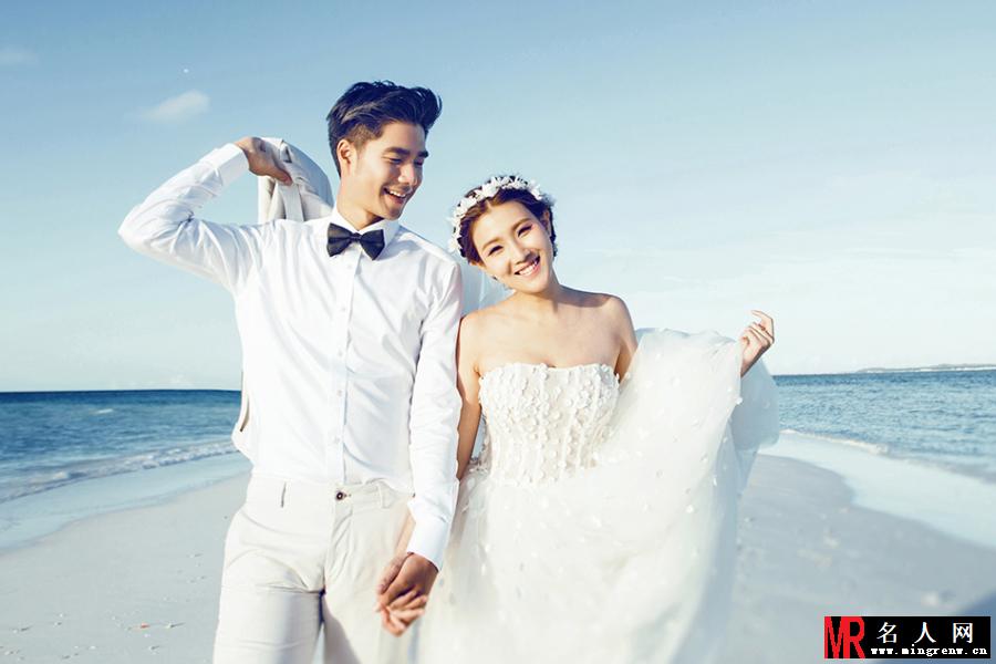 袁成杰携妻远赴马尔代夫 拍摄浪漫唯美婚纱照(1)