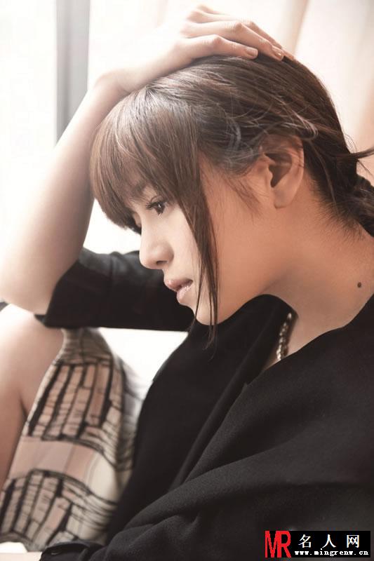 陈妍希回归文艺女神 新写真清新动人(1)