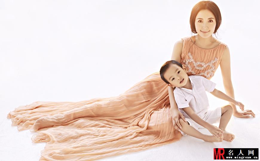 杨童舒亲子写真 浪漫长裙依旧辣妈(1)