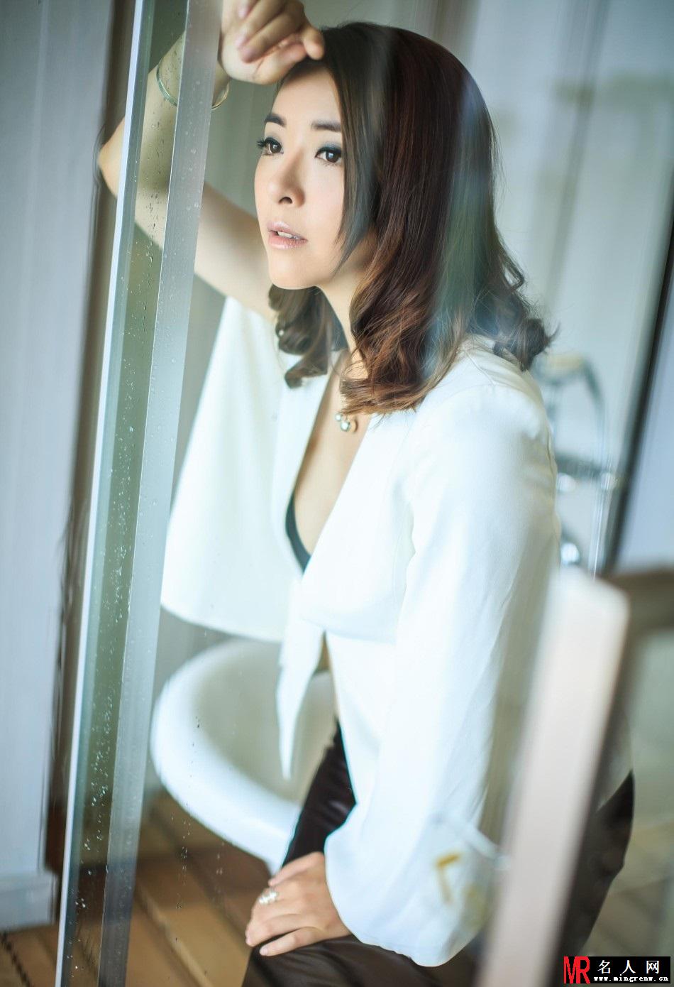 黄小蕾写真曝光 秀事业线性感爆表(1)