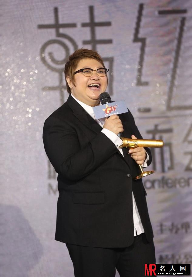 韩红揭巡演场次谈黄晓明婚礼:不会帮挡酒(1)