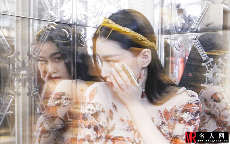 张馨予巴黎异域风情写真 烈焰红唇尽展女王范(1)