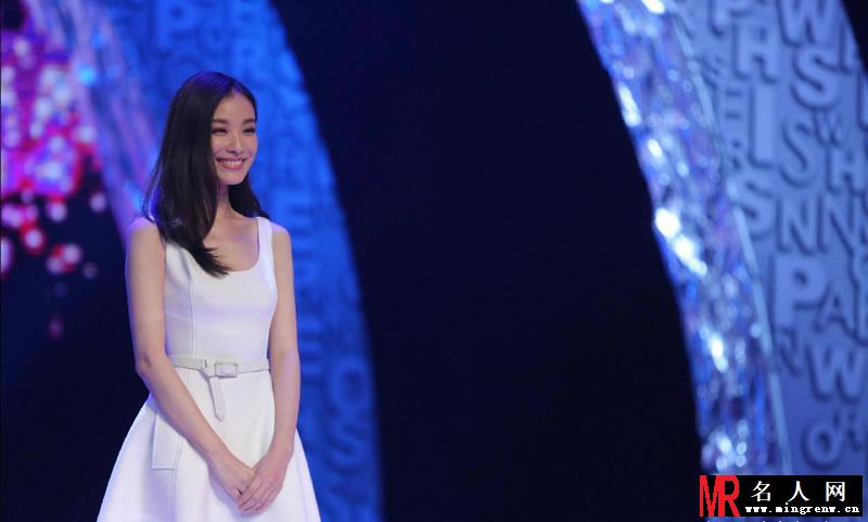 倪妮2013活动大图集第八弹 性感礼服大秀雪白玉背(1)