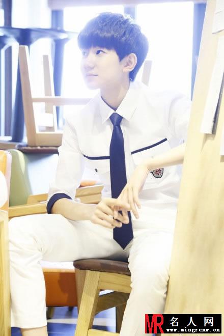 TFBOYS王源2015自拍生活照 帅气迷人网友大爱(1)