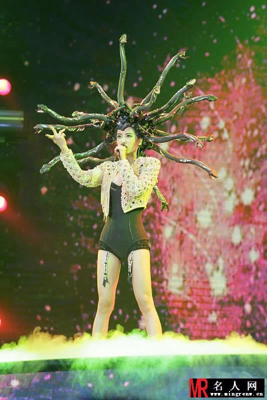 蔡依林化身美杜莎女王 华丽造型惊艳全场(1)