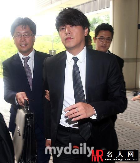 韩国演艺圈多事之秋 逃税车祸性丑闻(1)