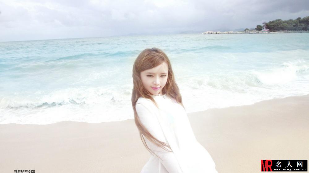 裴紫绮海滩写真桌面壁纸(1)