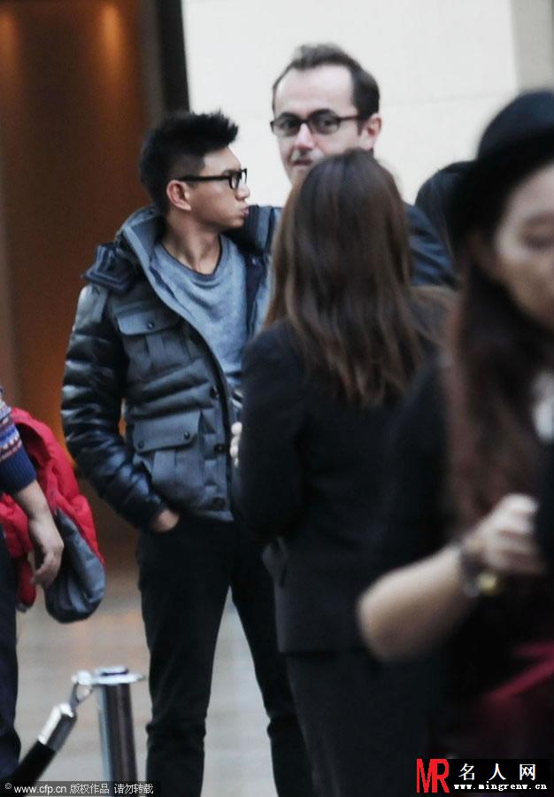 吴奇隆现身上海秘密约会女友刘诗诗(1)