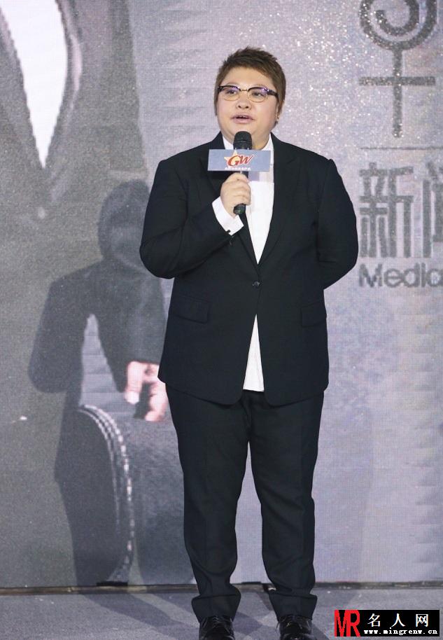 韩红揭巡演场次谈黄晓明婚礼:不会帮挡酒(1)