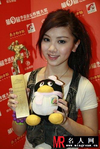 G.E.M出道以来获奖图片 巨肺小天后实至名归硕果累累(1)