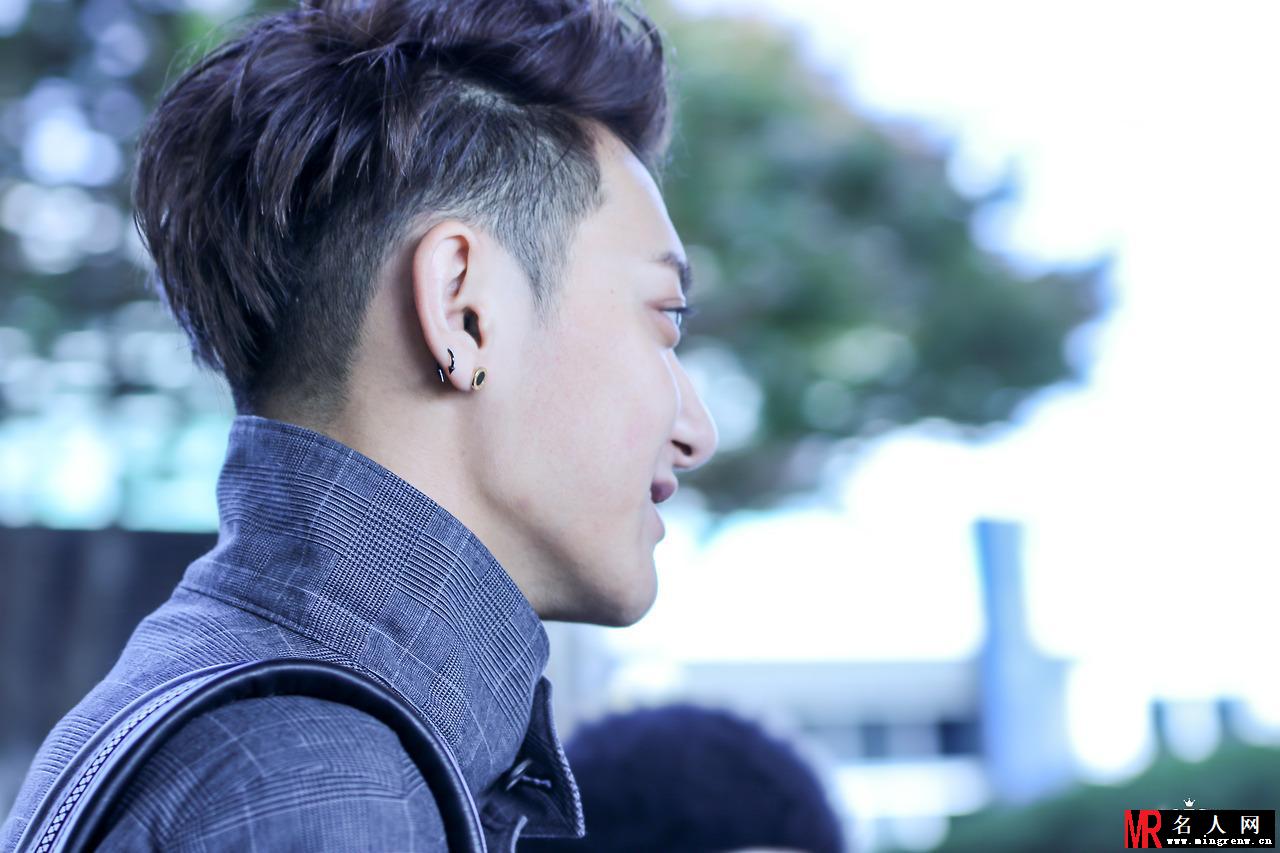 2014年11月EXO日本福冈飞韩国机场写真黄子韬图片写真尽显时尚潮范(1)