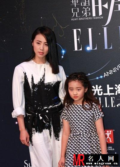 成龙杨幂陈赫等明星亮相《华谊兄弟ELLE之夜》(1)