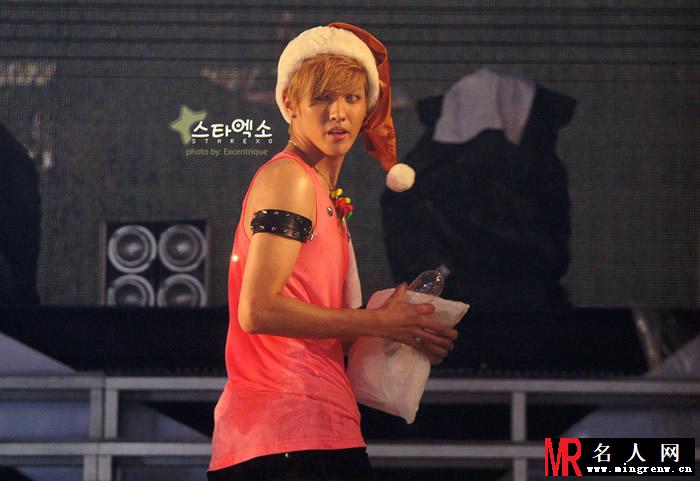吴亦凡2012年新加坡SMT激情演唱掀起全场高潮(1)