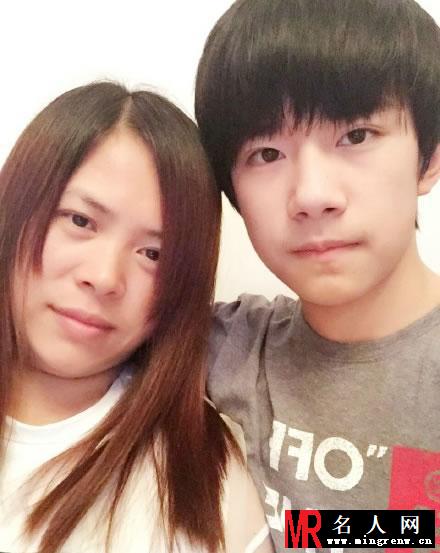 TFBOYS和她们妈妈的甜蜜合影(1)