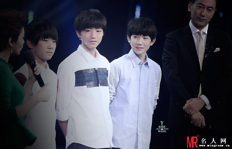 TFBOYS《中国文艺》三人合照 精彩表演带动全场(1)