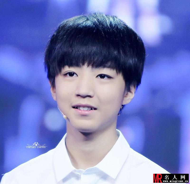 TFBOYS王俊凯《中国文艺》 两个虎牙可爱至极(1)