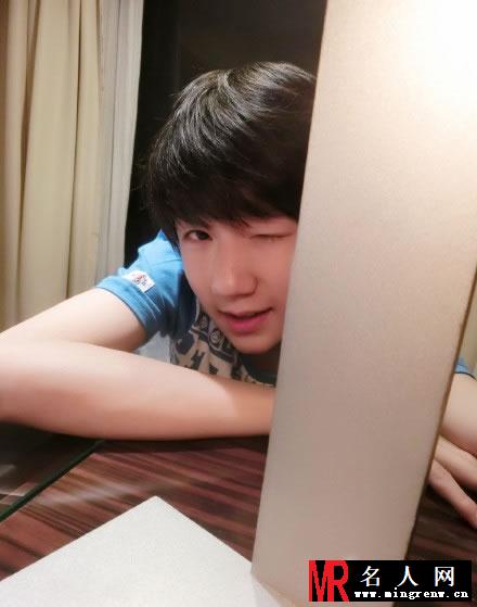 TFBOYS王源2015自拍生活照 帅气迷人网友大爱(1)