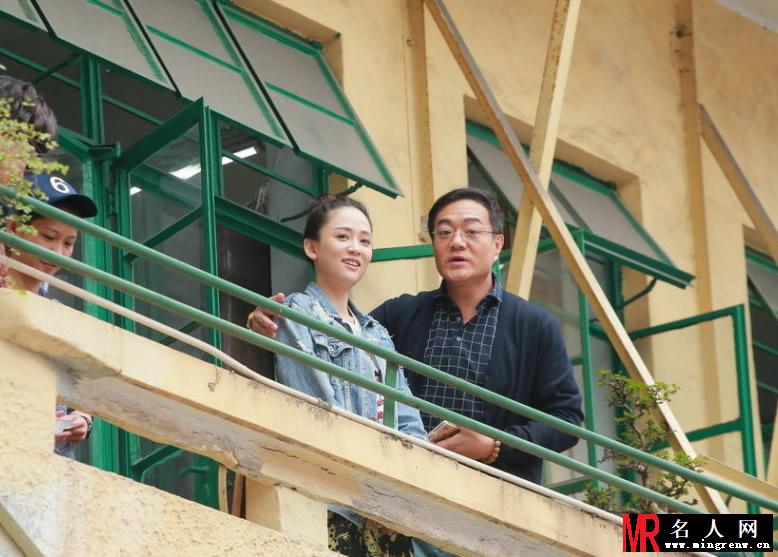 陈乔恩《十月初五的月光》探班照曝光 大赞美食爱拍照(1)