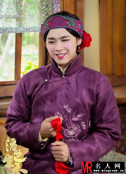 活色生香曝光李易峰奇葩剧照 化身媒婆形象尽毁(1)
