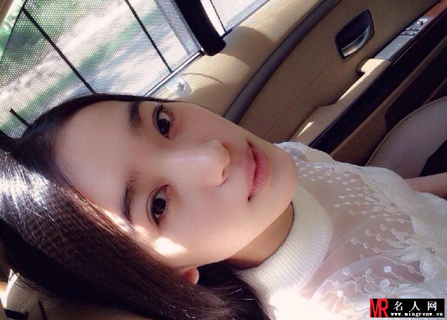 张一山女友私房照曝光 靓丽可人获赞(1)