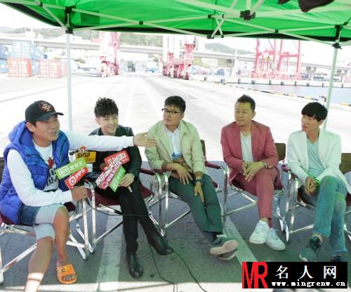 爸爸的假期曝花絮 5奶爸齐聚夺眼球(1)