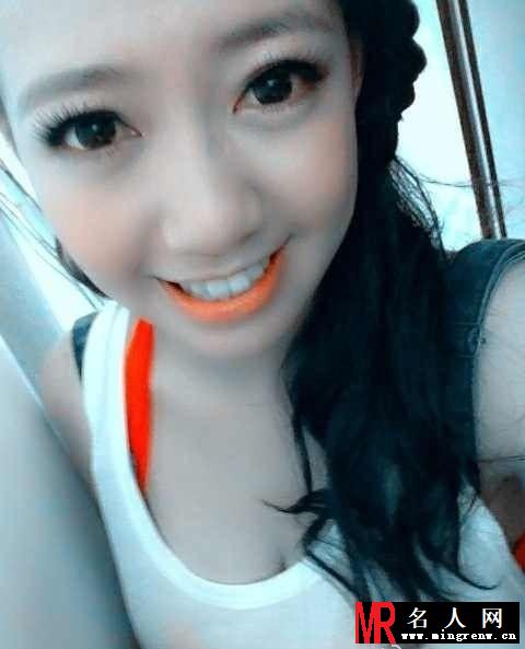 焦恩俊与女儿亲密合影曝光 焦曼婷貌美获赞(1)