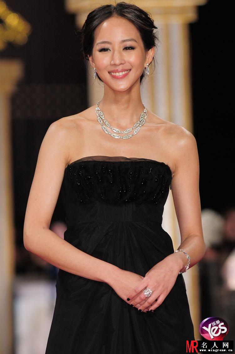 2008年第45届金马奖颁奖礼 张钧甯秀骨感香肩美丽端庄(1)