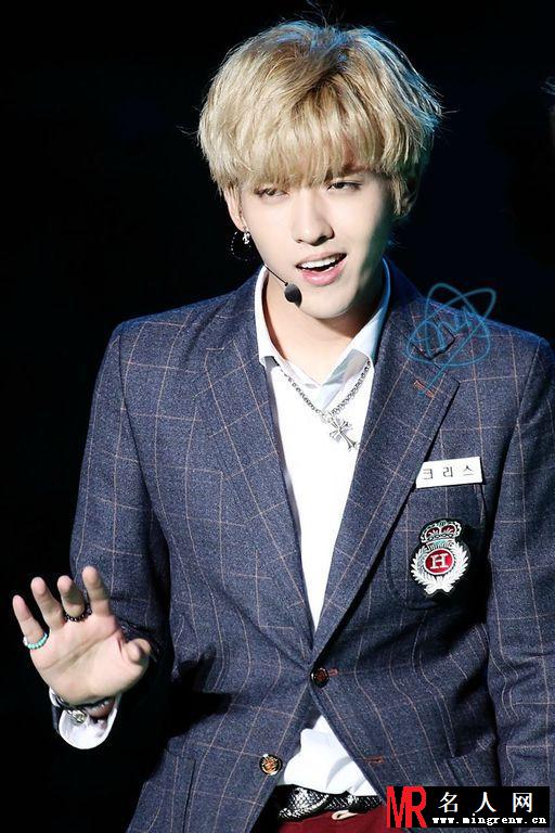 2013年南京心系天下慈善演唱会 吴亦凡天使美颜善良开唱(1)