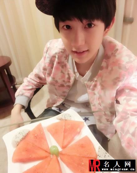 TFBOYS王源2015最新生活照 古灵精怪搞笑可爱(1)