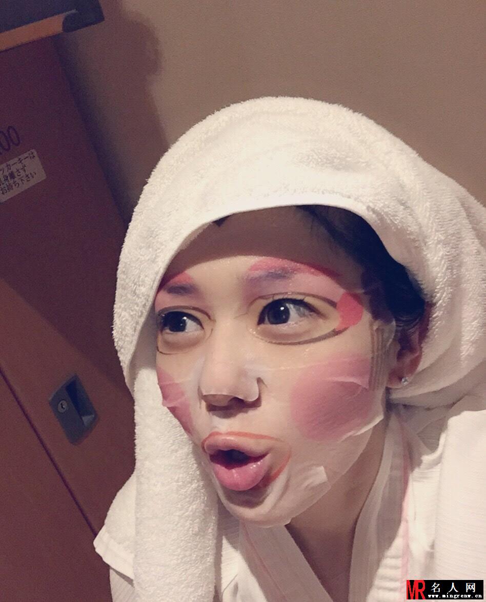 女神苍井空会众闺蜜开睡衣大趴 可爱迷人(1)