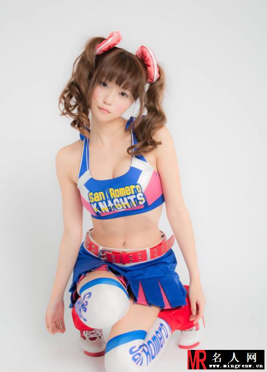双马尾小出友华爆乳写真 童颜巨乳展露蛮腰(1)