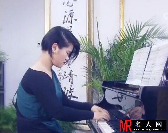 毕福剑18岁女儿生活照曝光遭网友吐槽(1)