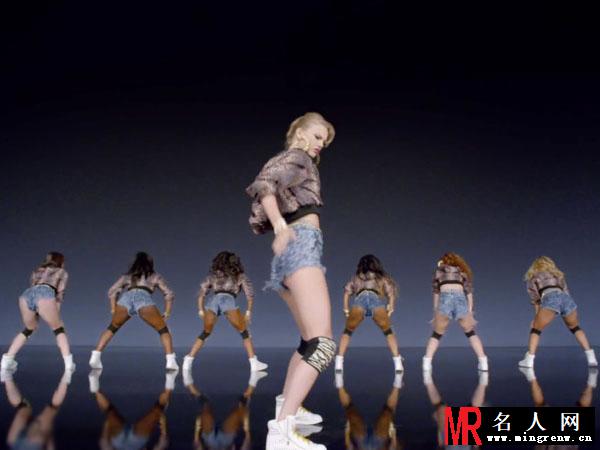 泰勒最新MV钻舞者裤裆 尽显滑稽(1)