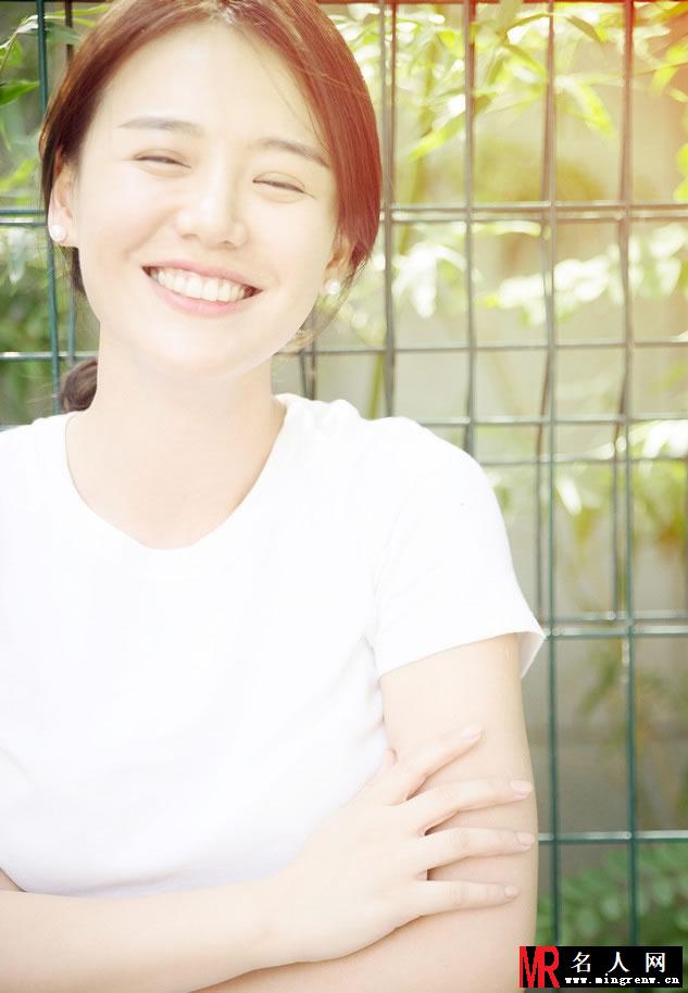 马思纯写真 复古墨镜俏皮搞怪(1)
