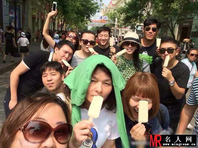 林志玲花裙现身哈尔滨 大秀美腿嗨翻天(1)
