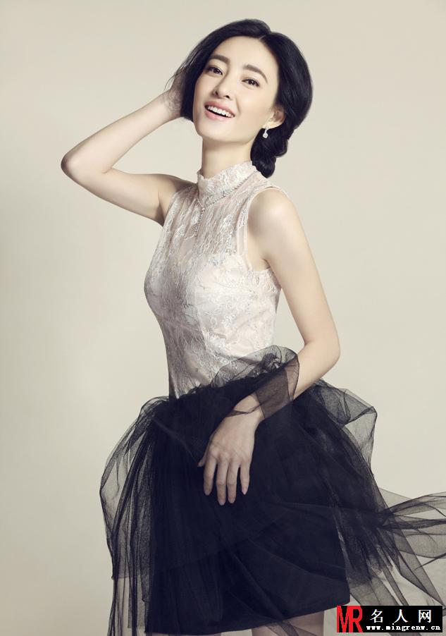 王丽坤深情演绎浪漫新娘 彰显纯净优雅(1)