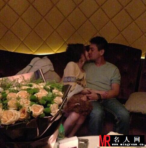 朱孝天包厢激吻嫩模女友亲密合照曝光(1)