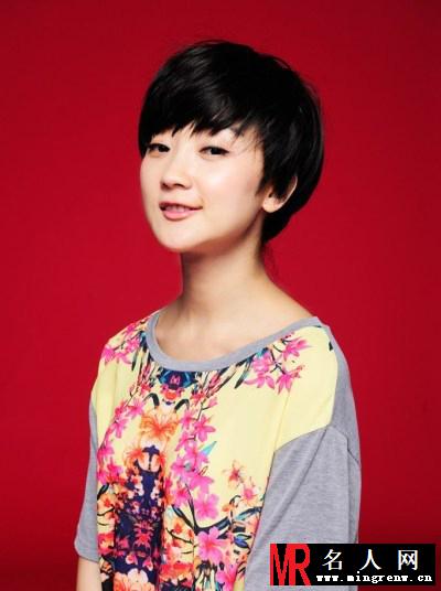 张瑶夏日风写真曝光  短发彰显时尚干练(1)
