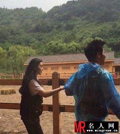 李晨范冰冰牵手录节目秀甜蜜 上演偶像剧情节(1)