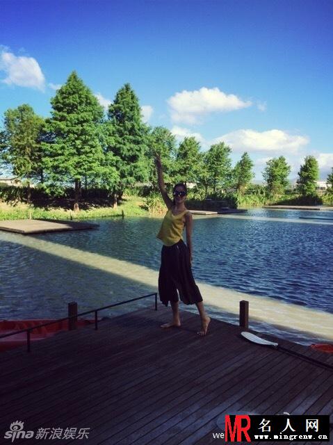 曹格娇妻吴速玲晒照 姐姐短发嘟嘴似小丸子(1)