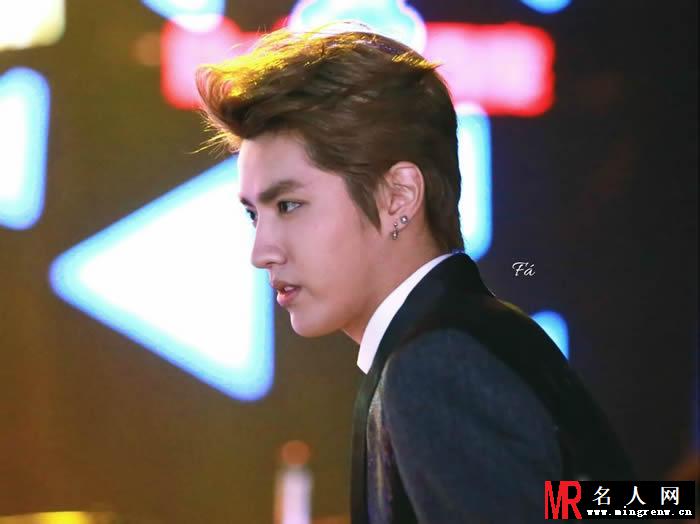 吴亦凡2013年百度娱乐沸点与EXO团队兄弟出席 帅气逆天颜值引欢呼(1)
