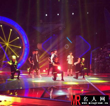 TFBOYS参加《少年中国强》 节目录制(1)