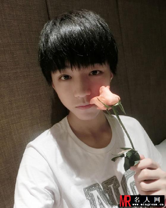 TFBOYS王俊凯2015自拍生活照 帅气阳光卖萌可爱(1)