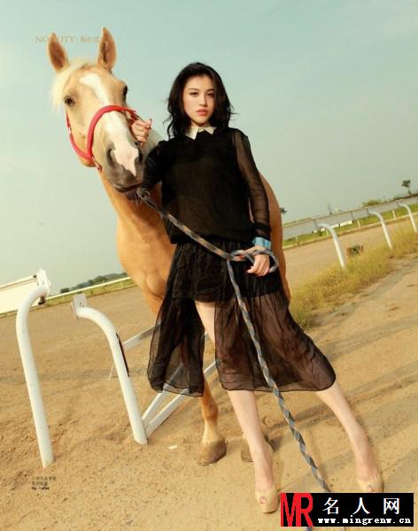 刘翔妻子葛天最新写真 化身马场女郎(1)