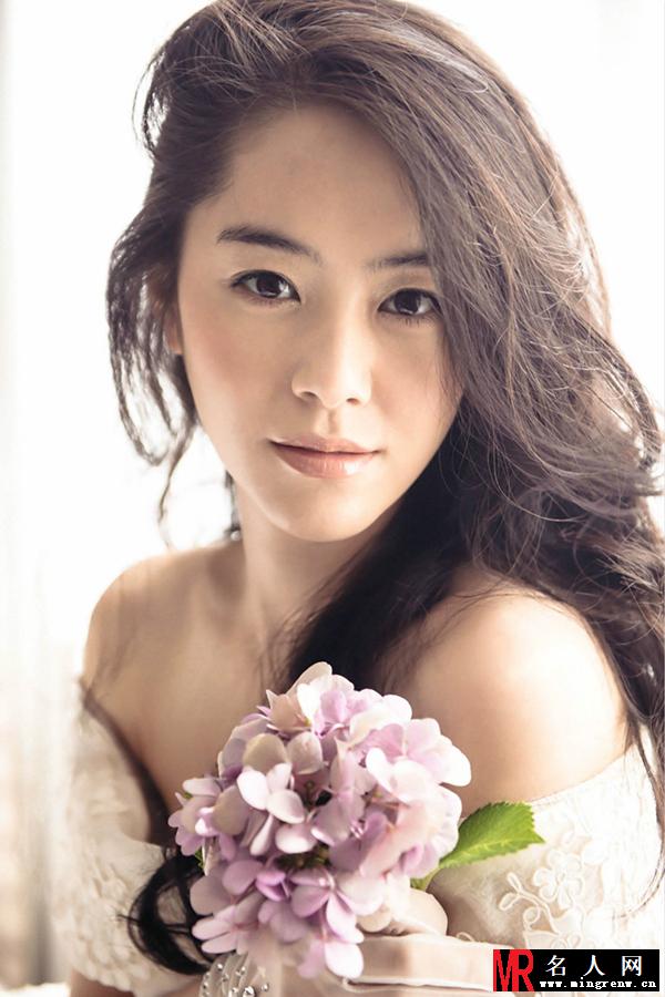 孟丽精彩写真 百变风格获赞(1)