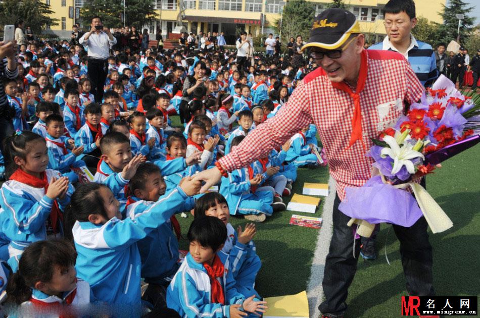 六小龄童安徽传书香 现场再耍“金箍棒(1)