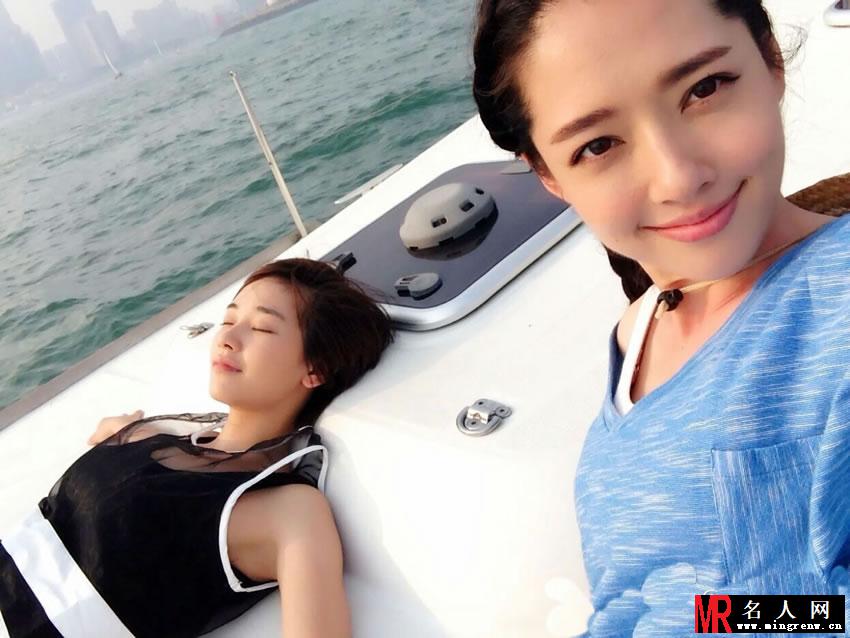郭碧婷同性恋女友曝光 与比比蓝亲密合照(1)