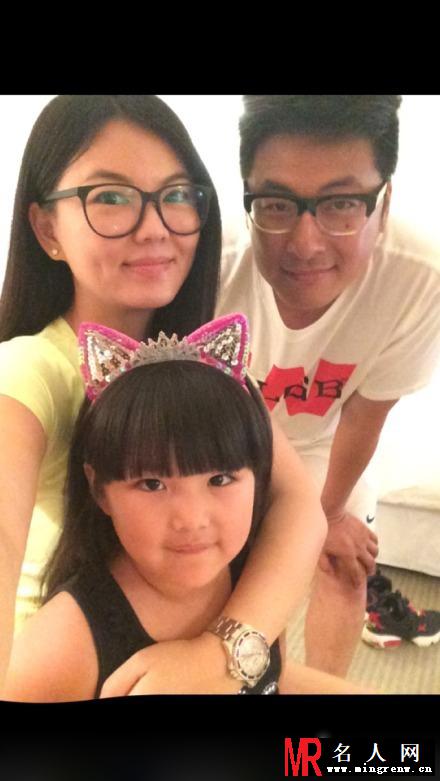王诗龄探班爸爸王岳伦 父女亲亲秀恩爱(1)